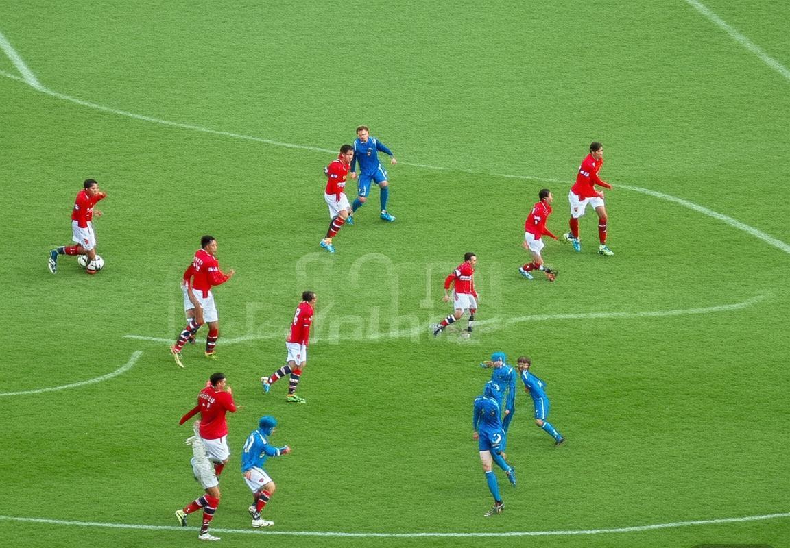 2012年阿森纳曼联巅峰对决：战术对决与经典回顾(图4)