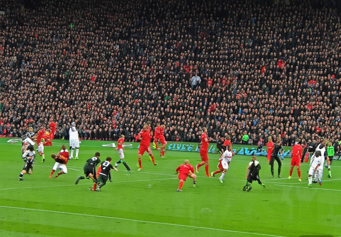 2010曼联利物浦经典对决回顾：激情瞬间与战术解析(图4)